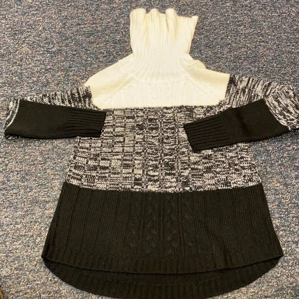 Turtleneck Sweater sz. M